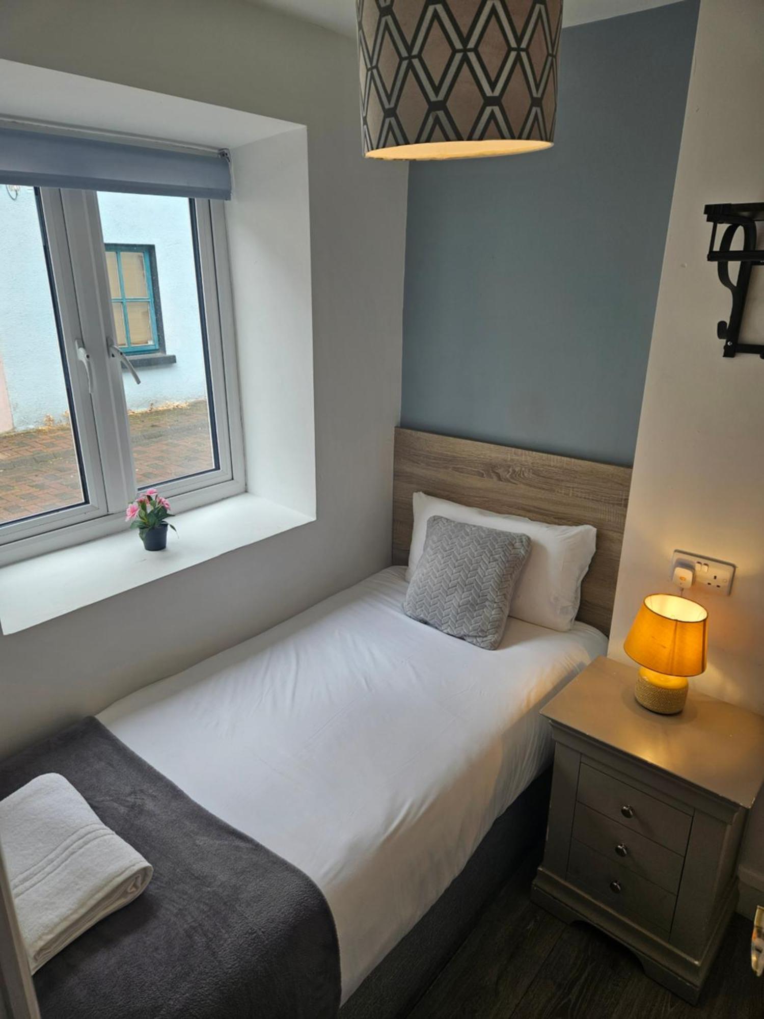 7 Eyre Square Lane Apartment Galway Bagian luar foto